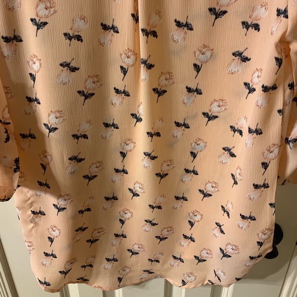 Beautiful peach blouse - Picture 8 of 8